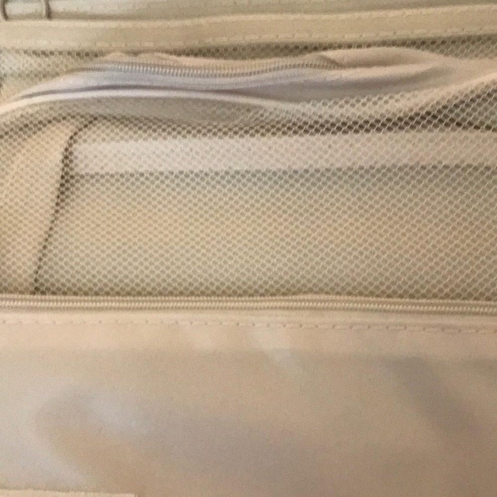 Compact Cream Travel Organizer Pouch - Picture 4 of 9